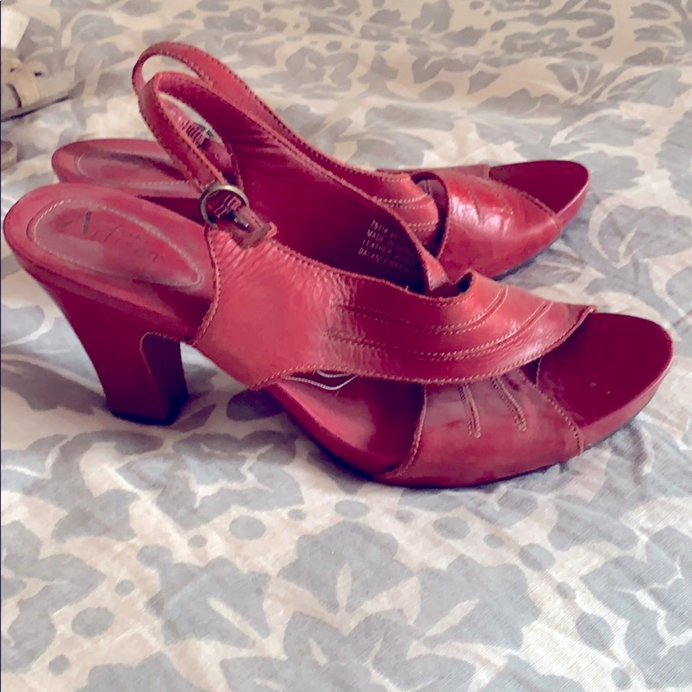 NWOT Clark’s artisan heels sandals comfort 8M